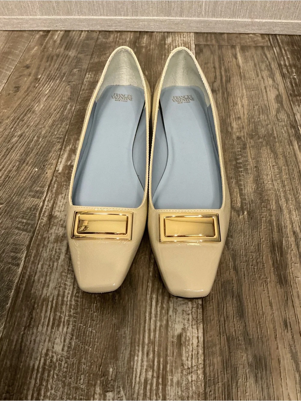 NWOB Frances Valentine Patent Cream Flats with Gold Plaque - Picture 7 of 16